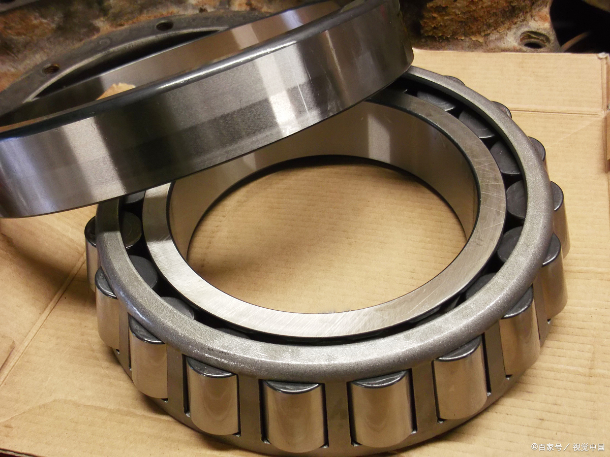 今天我們講講在客戶驗收時經常看到并提到的“藍邊軸承”，“黑邊軸承”，“花邊軸承”。